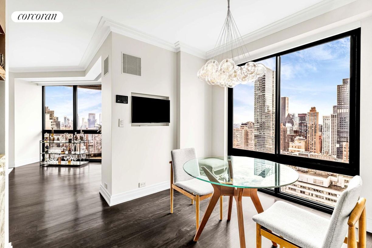 Building Photo - 200 E 61st St