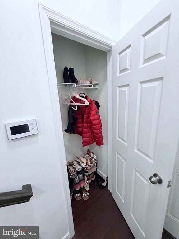 Building Photo - 7232 Barrberry Ln