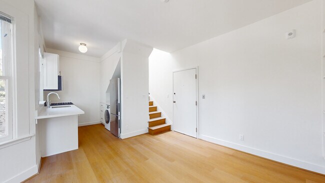 Building Photo - 509 Greenwich-
