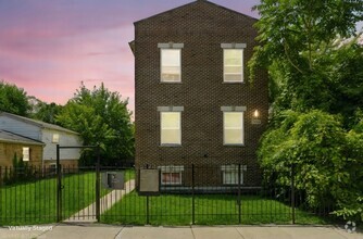 Building Photo - Spacious 4BR Duplex in Chicago