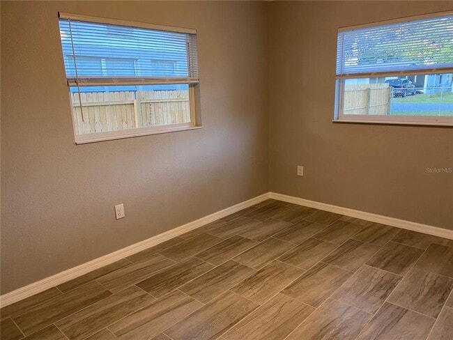 Building Photo - 38415 9th Ave