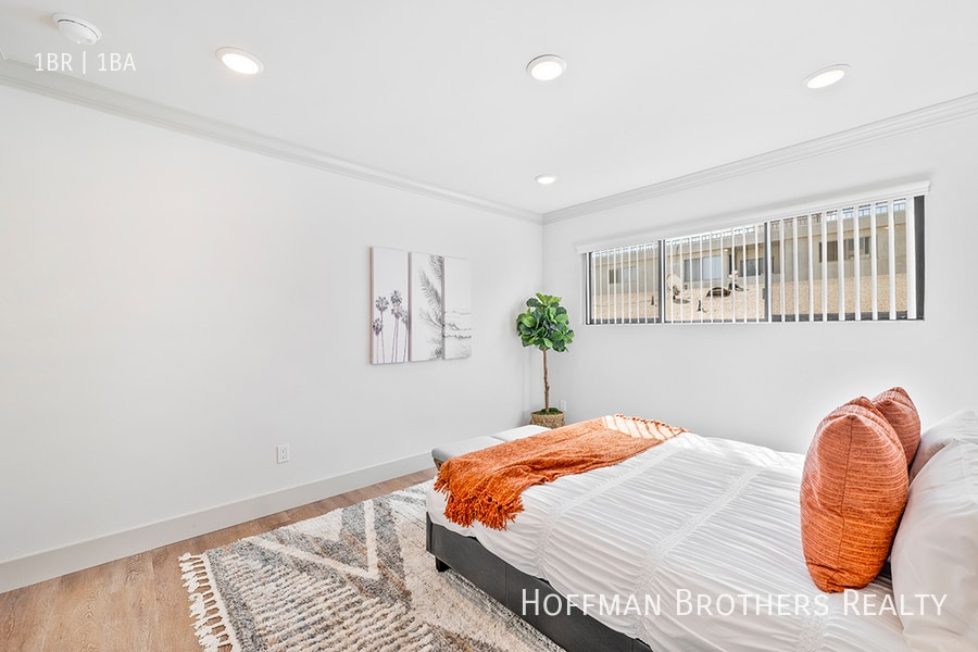 Building Photo - 821 3rd St