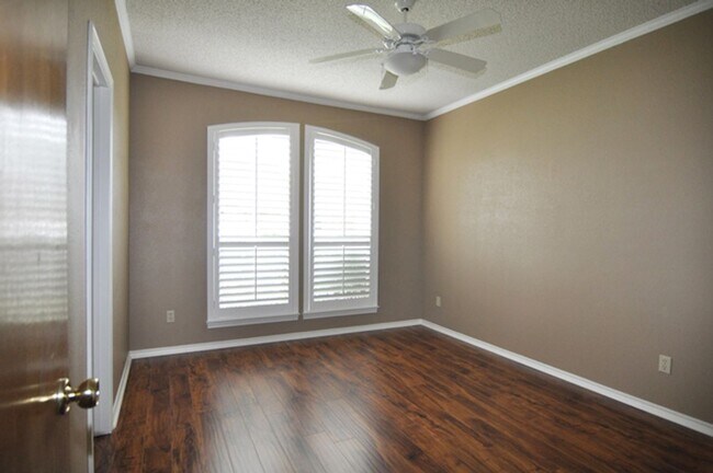 Building Photo - 2212 Diamond Point Dr