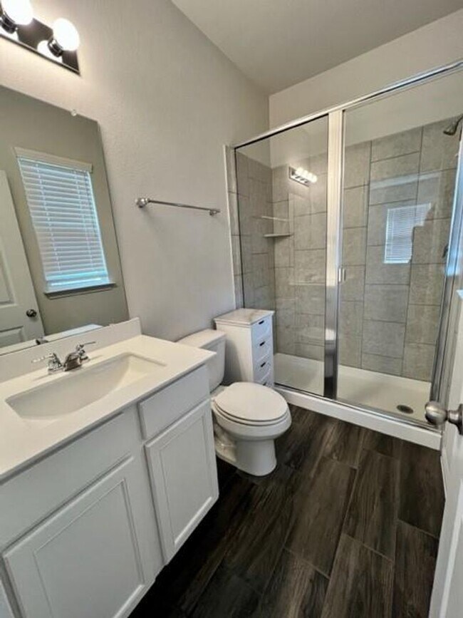 Building Photo - Beautiful Free standing Single Story Sorrento Condominium Home 3-2 with 2 car Garage / Pflugerville