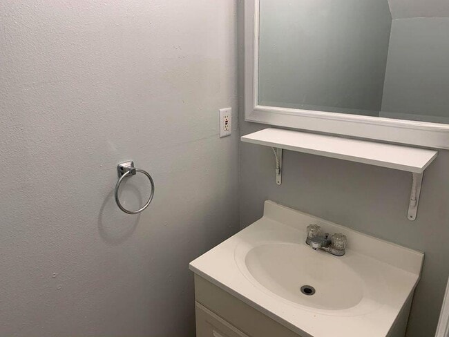 Building Photo - 2774 Bay St