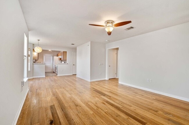Building Photo - Charming East Austin 2 Bedroom, 2 Bath Home off of Cesar Chavez