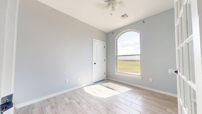 Building Photo - 12580 NE Meers Porter Hill Rd