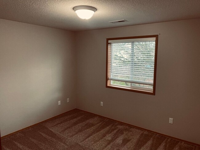 Building Photo - Nicely Updated Large Home w/ Pool!