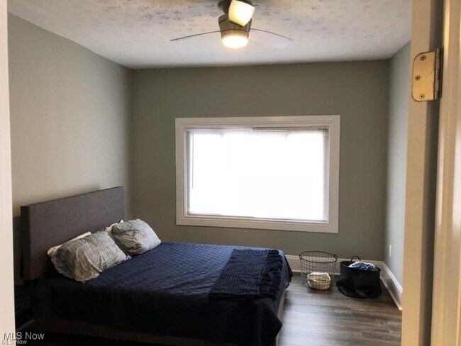 Building Photo - 1387 W 69th St