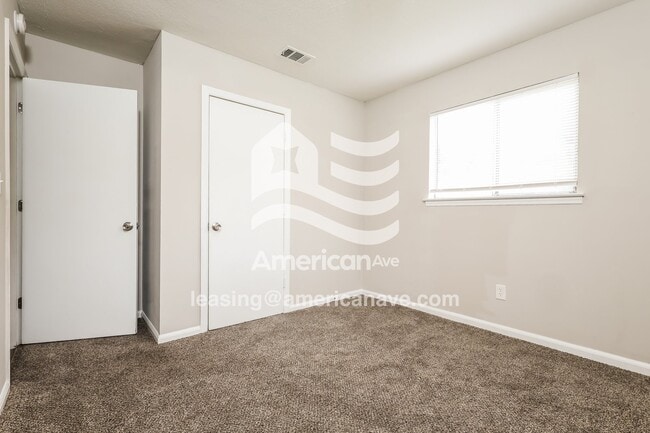 Building Photo - 904 Kirkland Dr