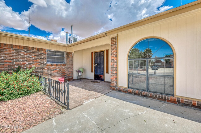 Building Photo - 3008 Gaston Dr