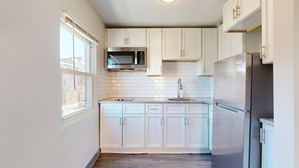 Building Photo - 298 Meridian St