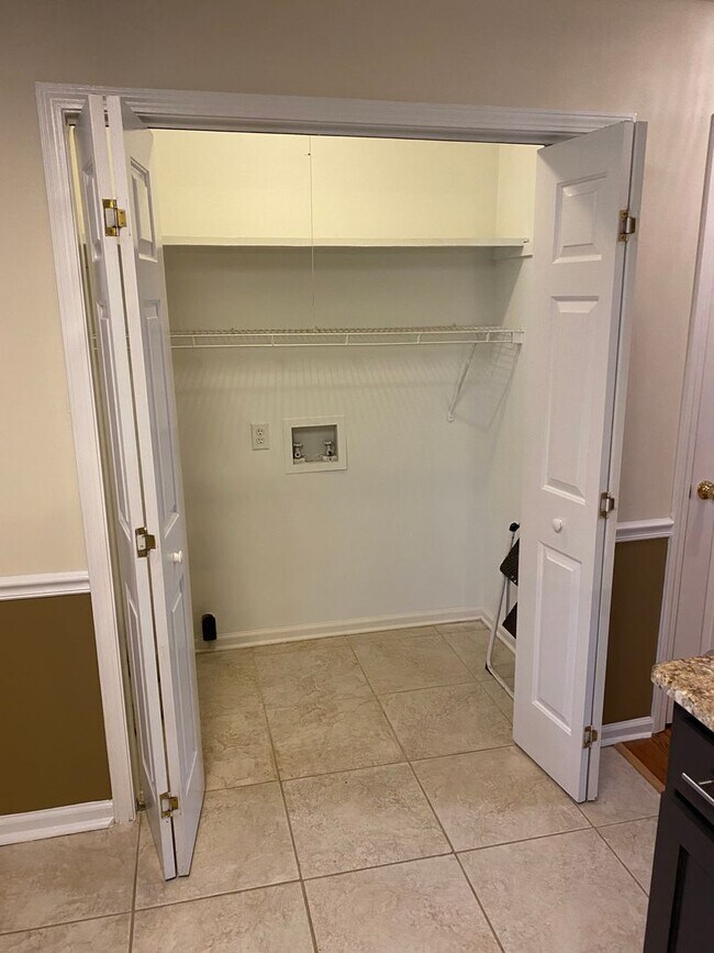 Building Photo - Watkinsville Gem! Cul-de-Sac + Creek Frontage in Cedar Hills - Available Now!