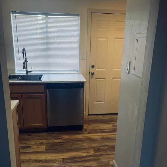 Building Photo - 1990 Benita Dr