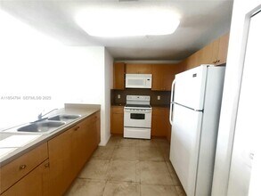 Building Photo - 435 SW 12th Ave