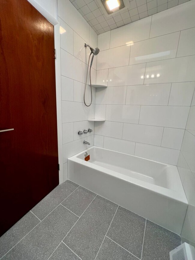 Building Photo - Gorgeous 3-Bedroom Townhome with One-Car Garage in Roxborough! Available NOW!