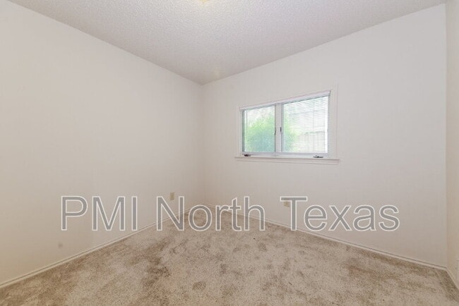Building Photo - 1410 Nest Pl