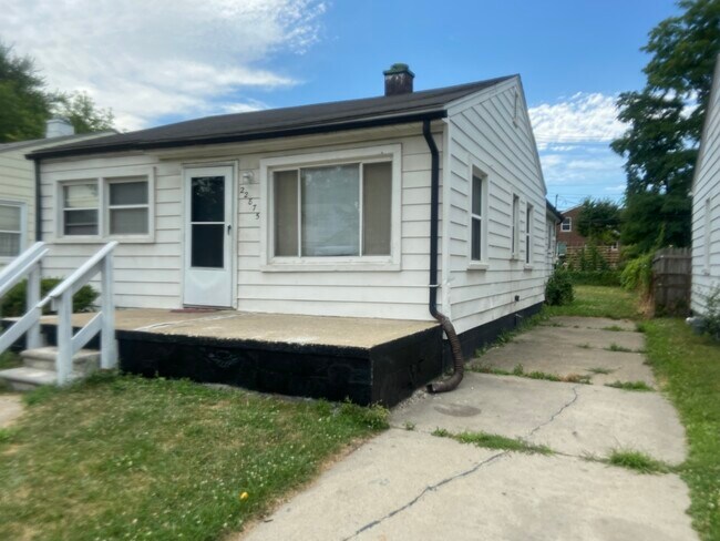 Primary Photo - 22875 Sharrow Ave