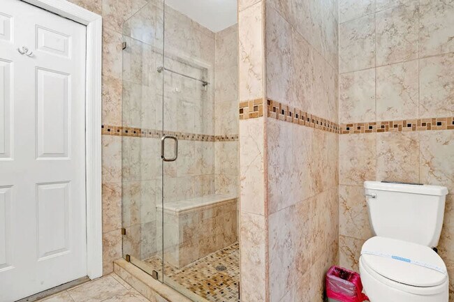 Building Photo - 2365 NE 195th St