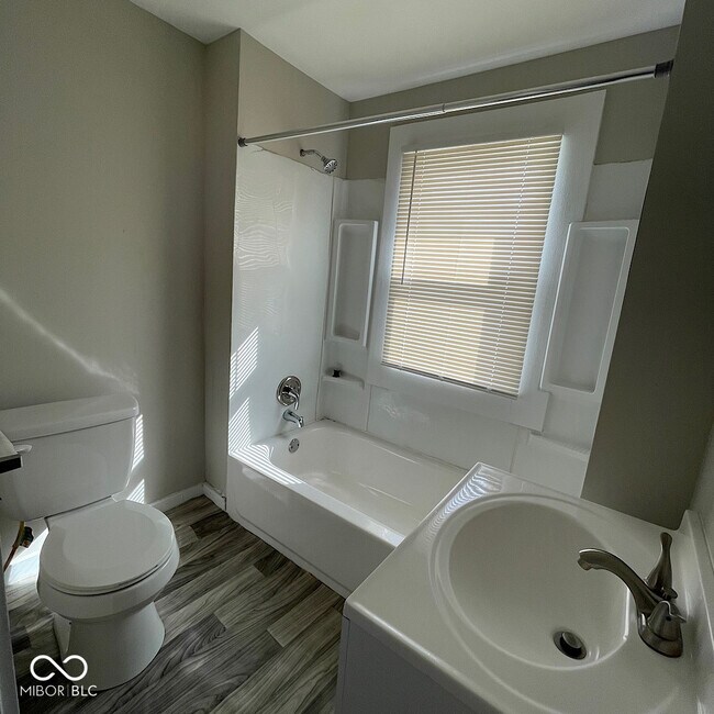 Building Photo - 2009 Westview Dr