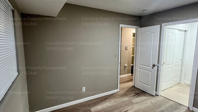 Building Photo - 730 S Haley St