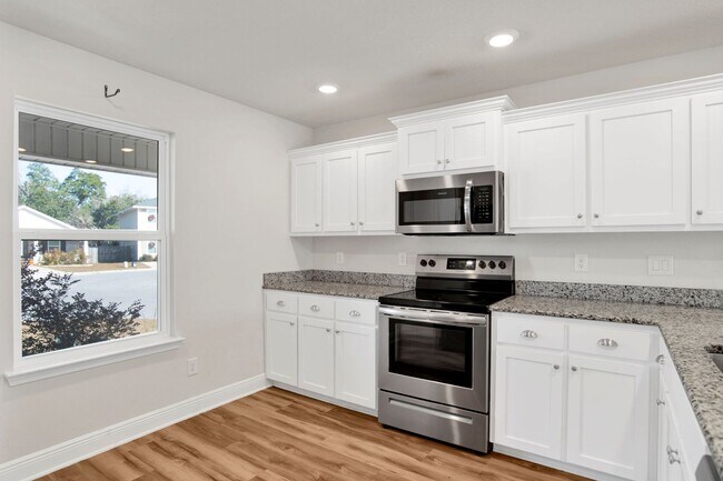 Building Photo - Beautiful 3 Bed 2 Bath Home Centrally Located in Pensacola