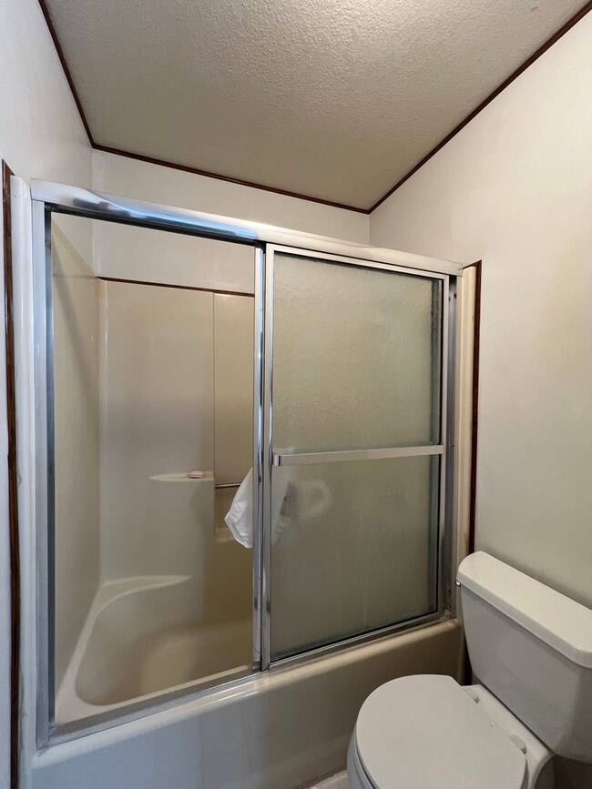 Building Photo - 3 Bedroom 2 Bathroom House with RV Parking...