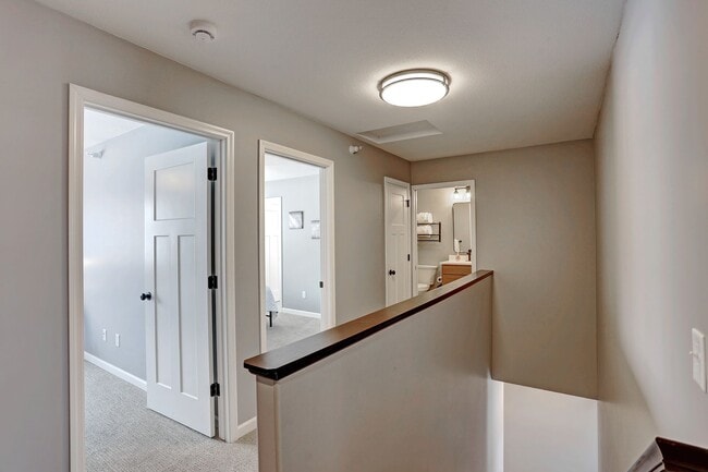 Building Photo - New 3Br, 2.5 Bath @ Willow Cascades!