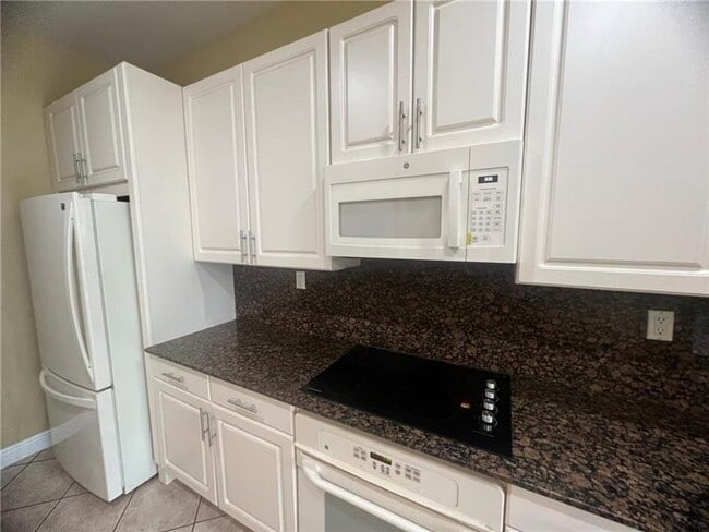 Building Photo - 6920 Julia Gardens Dr