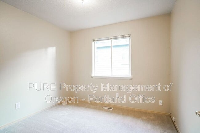 Building Photo - 3633 NE 158th Ave