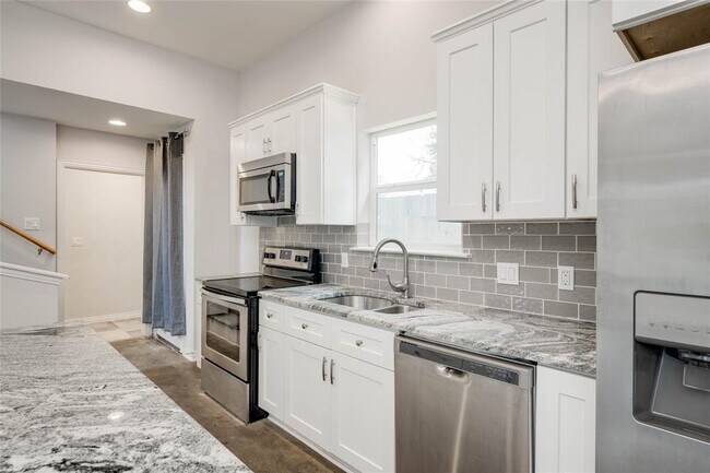 Building Photo - 811 Gunter St