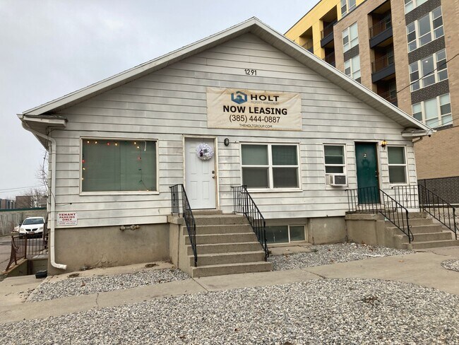 Building Photo - Cozy 1 Bedroom 1 Bathroom Apartment *Move ...