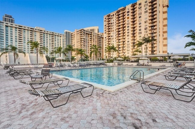 Building Photo - 1865 S Ocean Dr