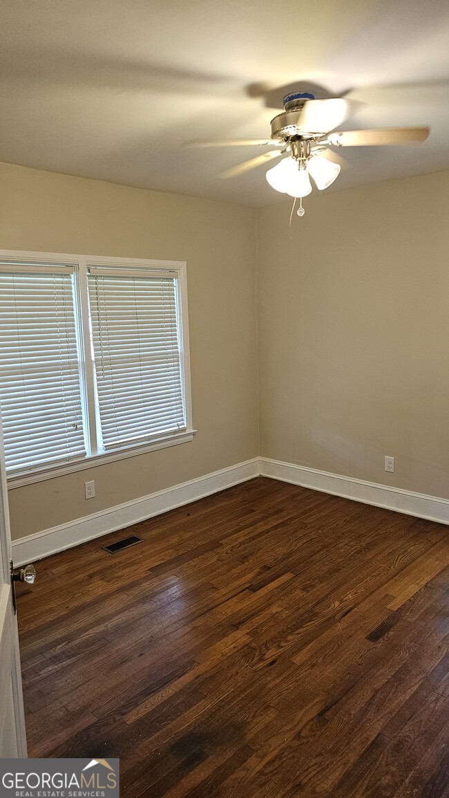 Building Photo - 509 Riley Ave