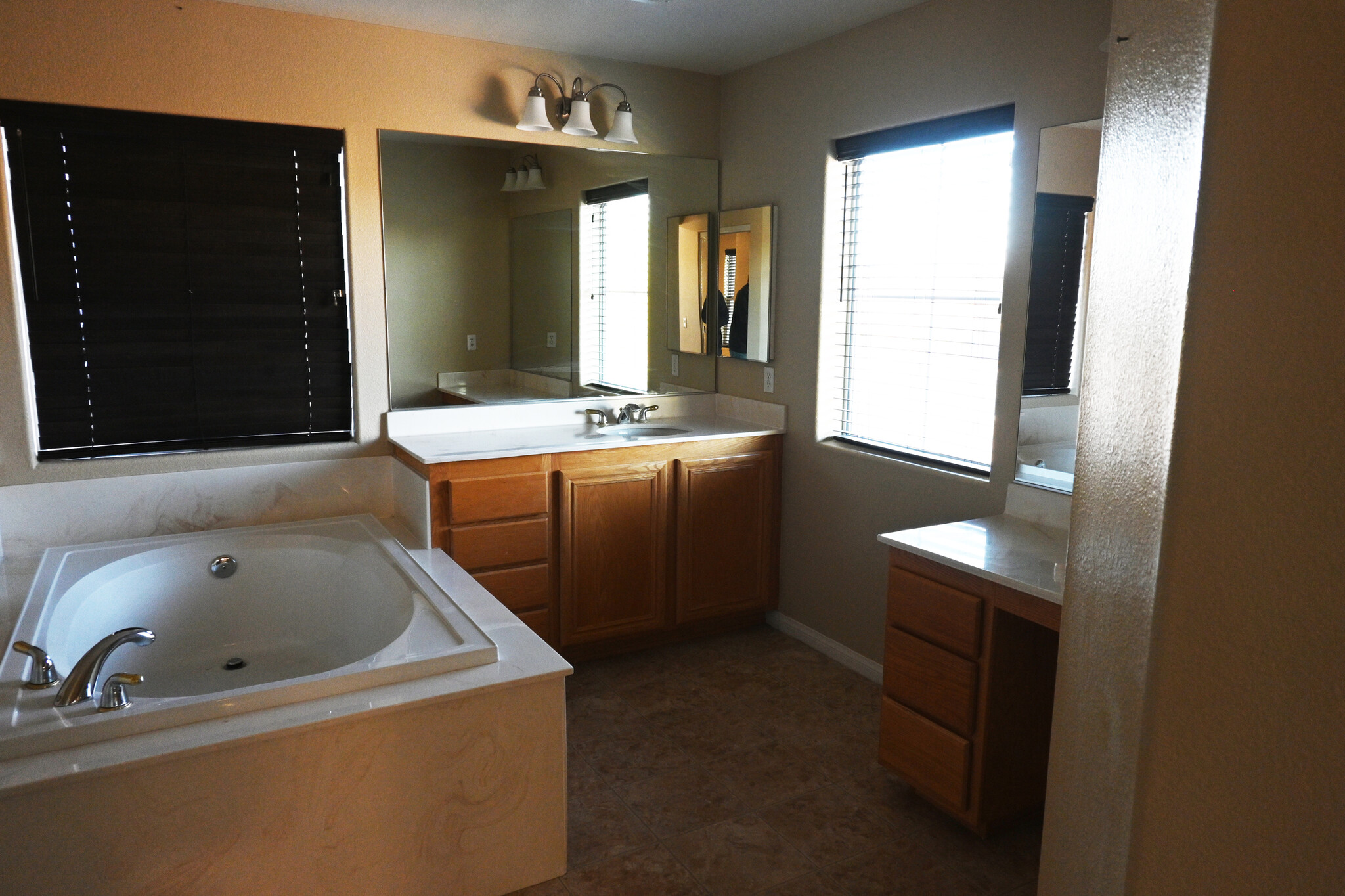 Master Bath... with 2 sinks and a vanity - 3204 Villa Pisani Ct