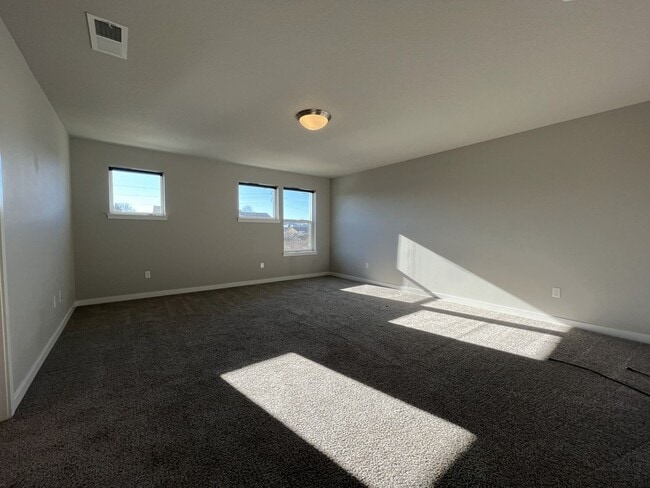 Building Photo - Expansive 2020 Forest Grove Home with 4 Bedrooms, Loft, Modern Kitchen & Covered Patio