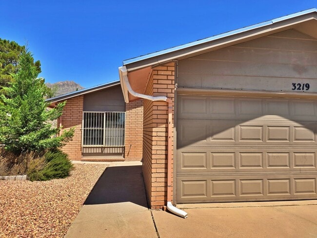 Building Photo - 3219 Mountain Ridge Dr