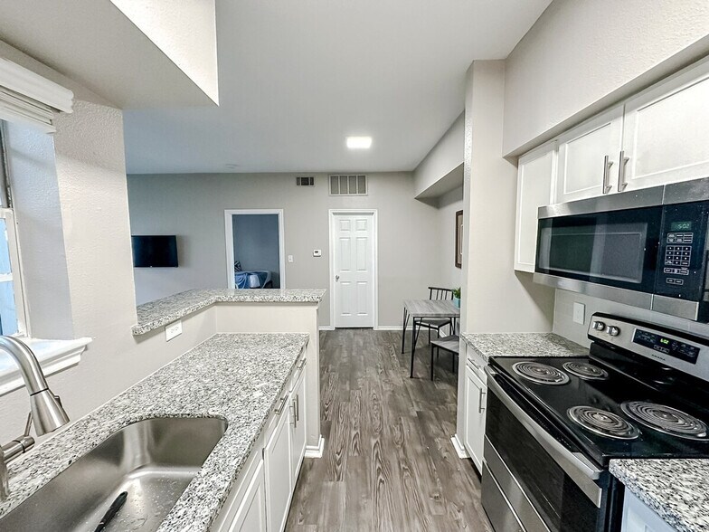 Building Photo - 6225 Saratoga Blvd