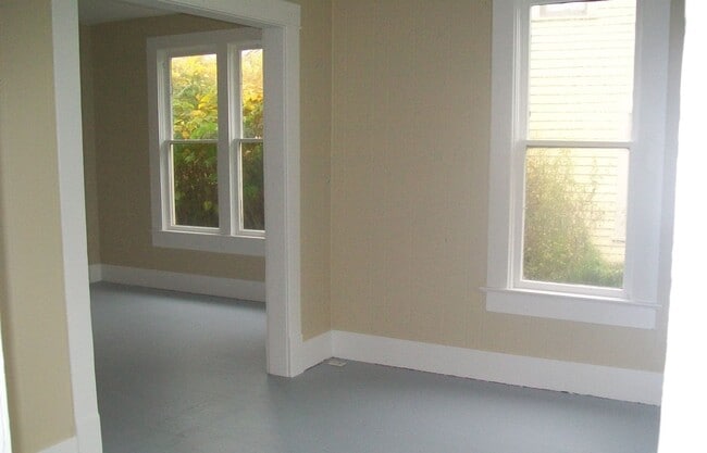 Building Photo - One Month FREE & FREE 50 inch Flat Screen ...