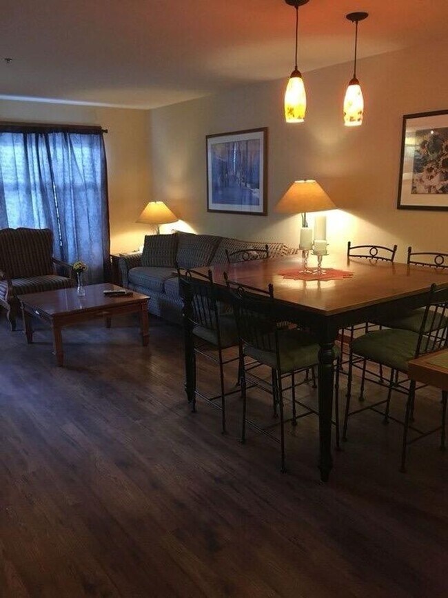 Building Photo - Available now! Solitude Luxury 1 bed / 1 bath Condo! Fully furnished!