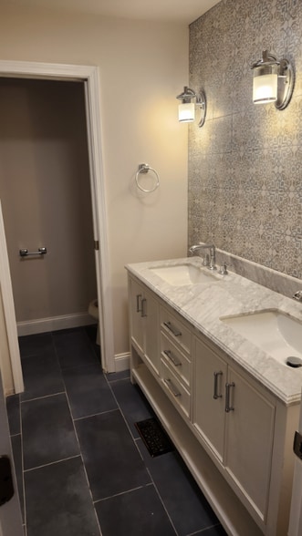 Building Photo - 324 Fairfield Ave