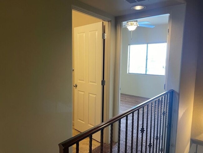 Building Photo - Popular 2BR/2.5BA 2 Story Townhome conveniently located close to PCC, U of A!