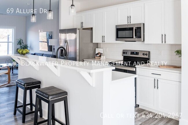 Building Photo - 69 Allure Dr