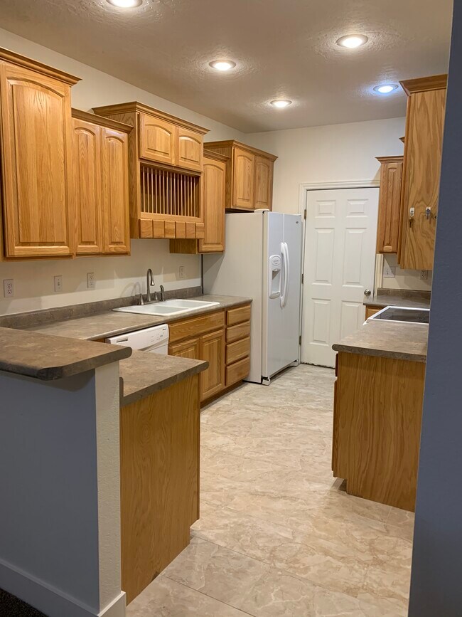 Building Photo - 2260 Cumorah Way
