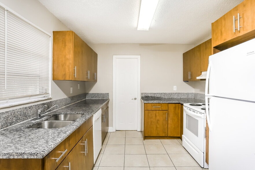 Building Photo - 4620 SW 23rd St