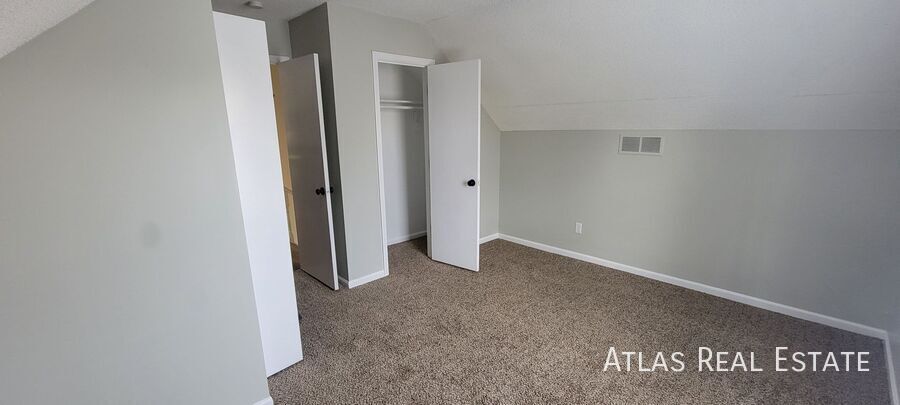 Building Photo - 5711 W 157th Terrace