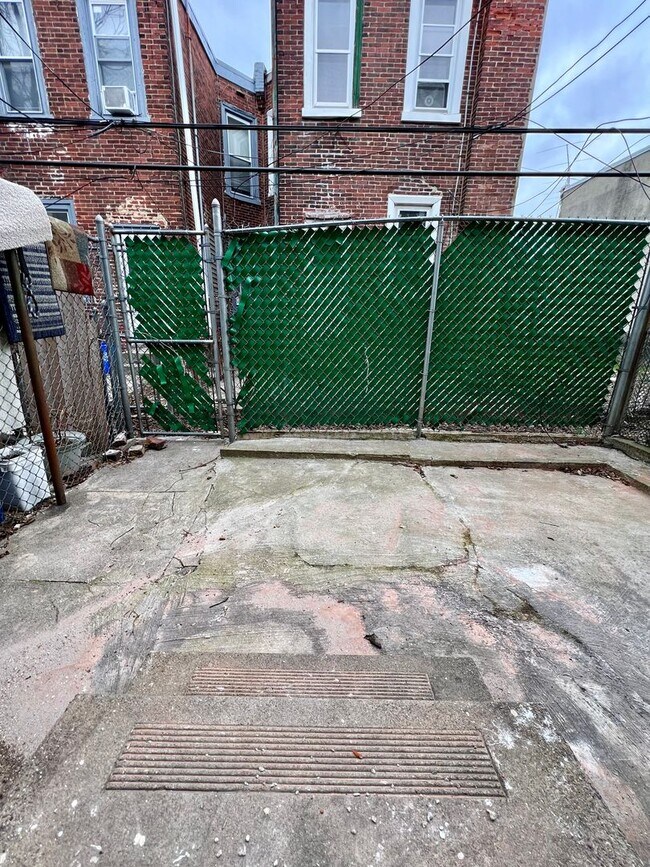 Building Photo - Newly Renovated 3-Bedroom Townhouse in Elmwood Park! Available mid-May! PHA VOUCHERS ACCEPTED!