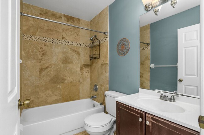 Building Photo - Berkshire Lakes, 2nd Floor, Corner Unit for Annual Lease