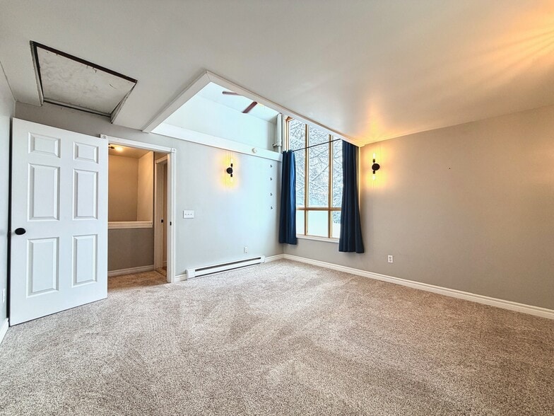 Building Photo - 924 Electric Ave