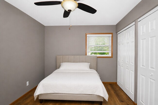 Building Photo - 2302 Manor Ln